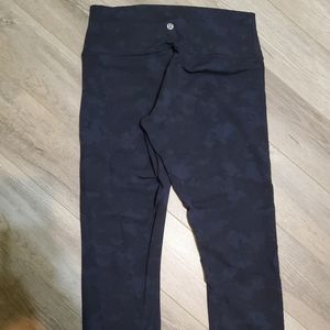 Blue camo lulu capris